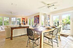 Artist Garden by AvantStay Great Location w Balcony Outdoor Dining Shared Pool BBQ Week Long Stays